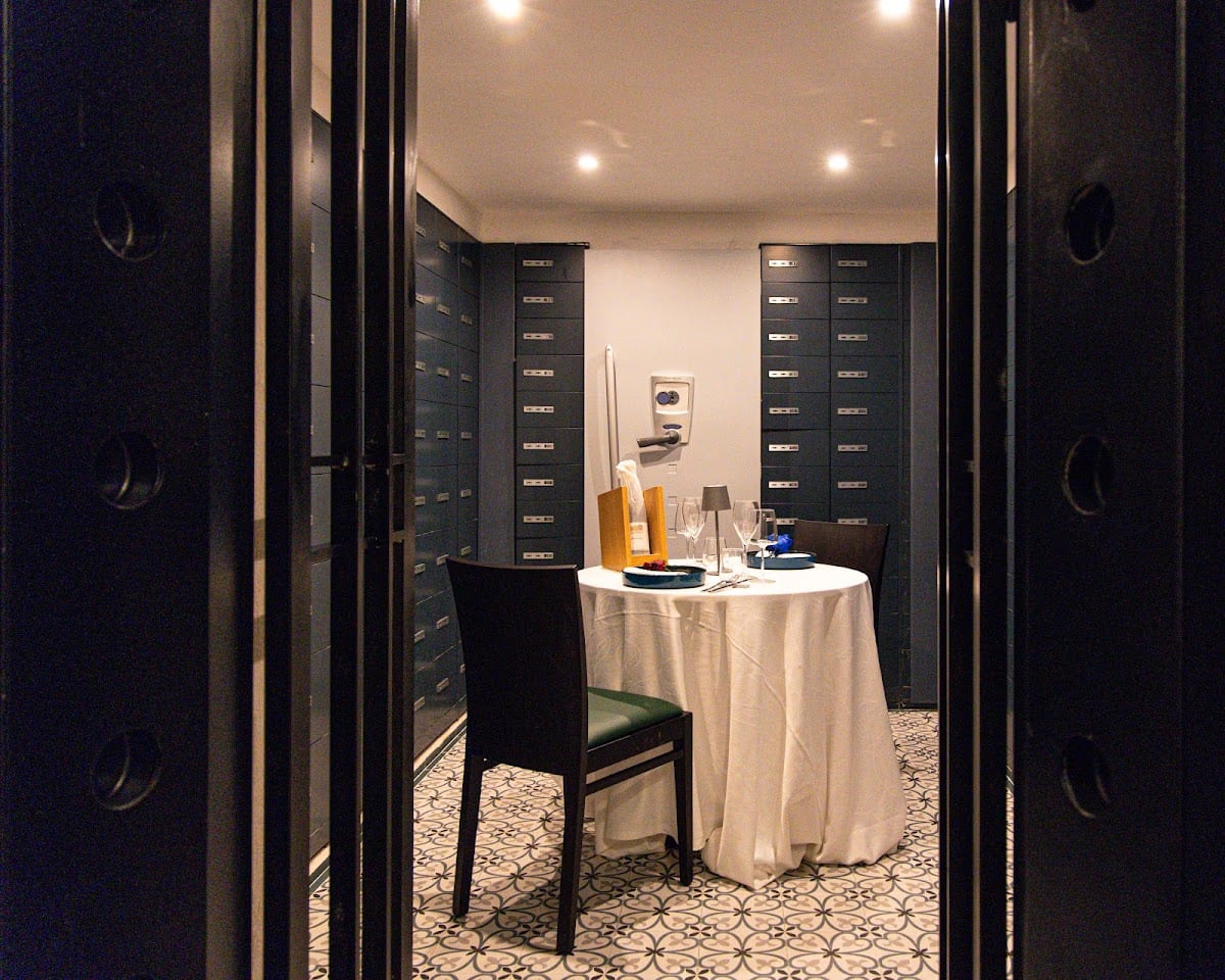 Sala privata con arredo cassetti
