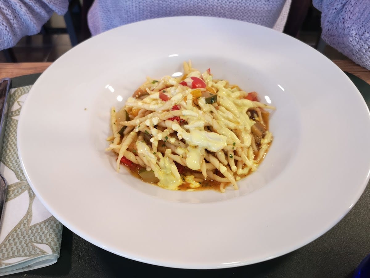 Pasta con verdure e formaggio